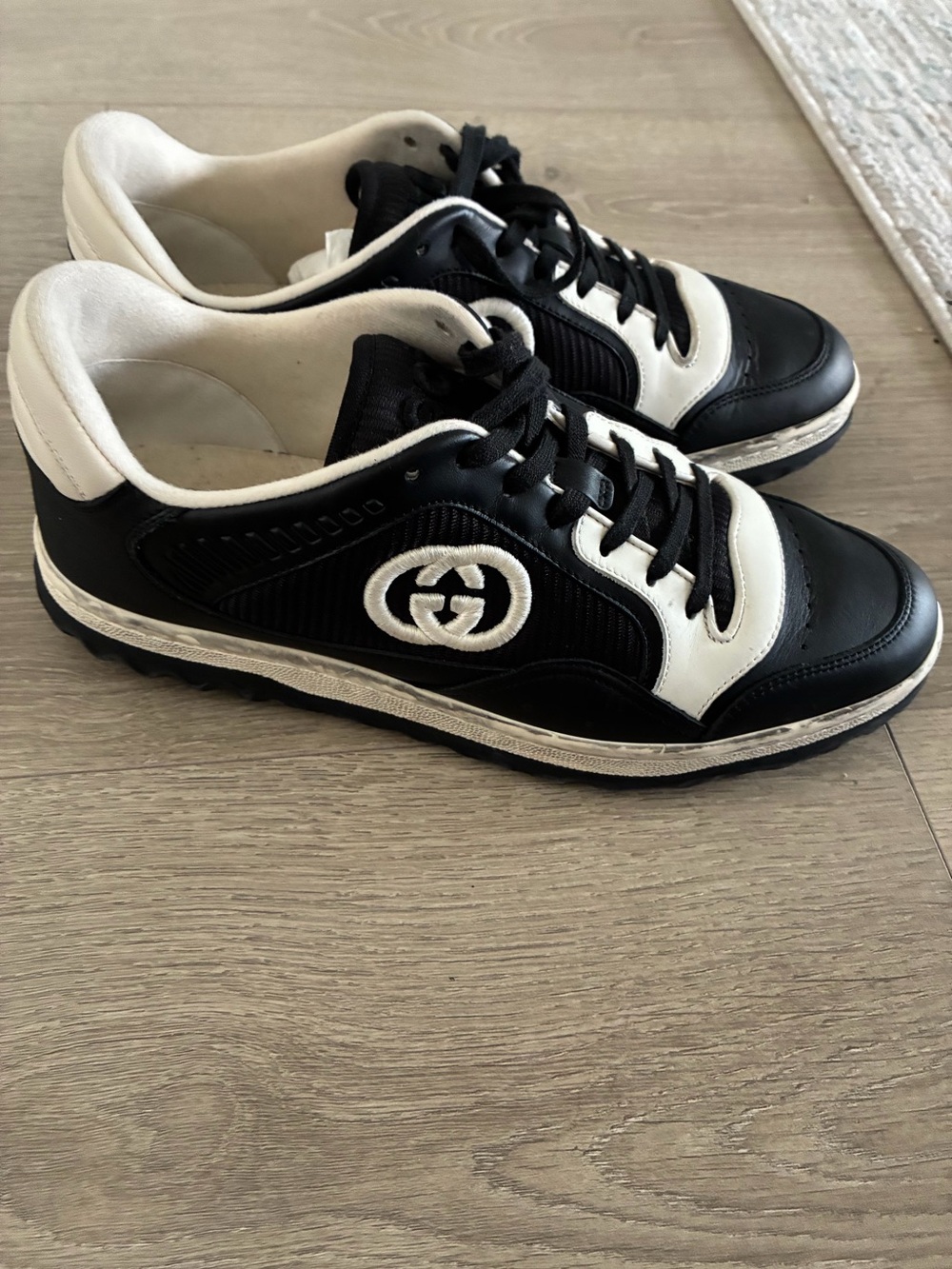 Gucci Black and White Leather Logo Low-Top Sneakers